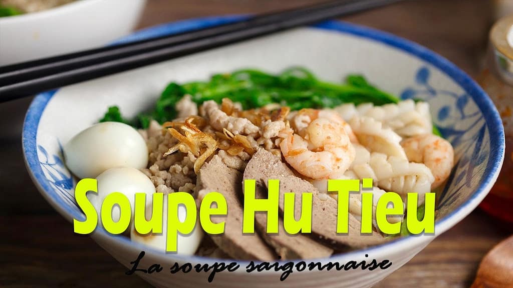 8 plats du sud du Vietnam À ESSAYER ABSOLUMENT Hu tieu, soupe vietnamienne de nouilles au porc cuite, un must pour un voyage dans le Sud Vietnam