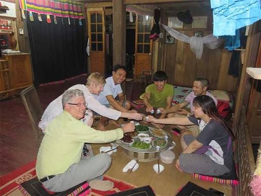 Nuit chez l'habitant à Ta Van Sapa avec guide francophone