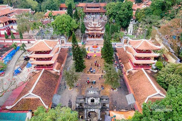 Pagode des Parfums , haut lieu des pèlerins bouddhistes du Vietnam