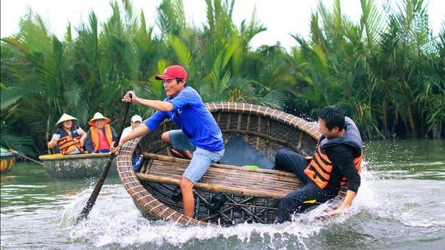 Promenade en bateau à panier à Hoi An Découvrez comment réserver le meilleur tour en bateau à panier