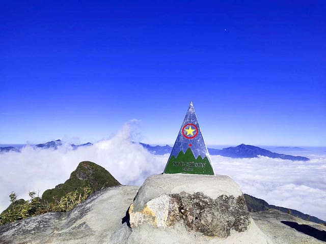 Ngu Chi Son, 2 850 m, La montagne sacrée aux cinq doigts, destination de rêve de nombreux trekkeurs passionnés