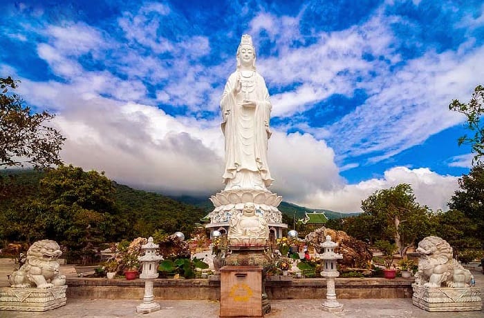 Da Nang ou Nha Trang Pagode Linh Ung, une des plus célèbres architectures à visiter à Da Nang