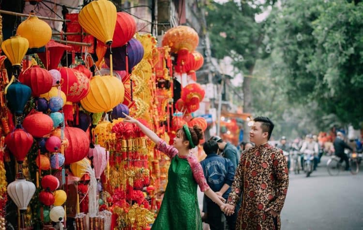 Voyager au Vietnam pendant la fête du Têt Que font les Vietnamiens avant et pendant leurs vacances du Têt ?