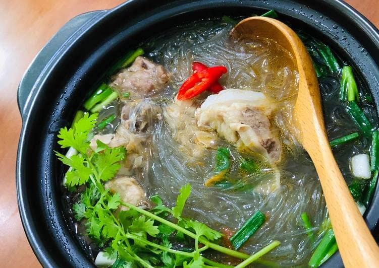 Le Miến est un petit-déjeuner courant dans le nord du Viêt Nam. Cuisine du nord du Viêt Nam Le Miến est un petit-déjeuner courant dans le nord du Viêt Nam.
