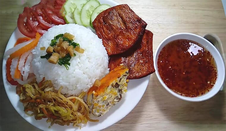 8 plats du sud du Vietnam À ESSAYER ABSOLUMENT Cơm tấm