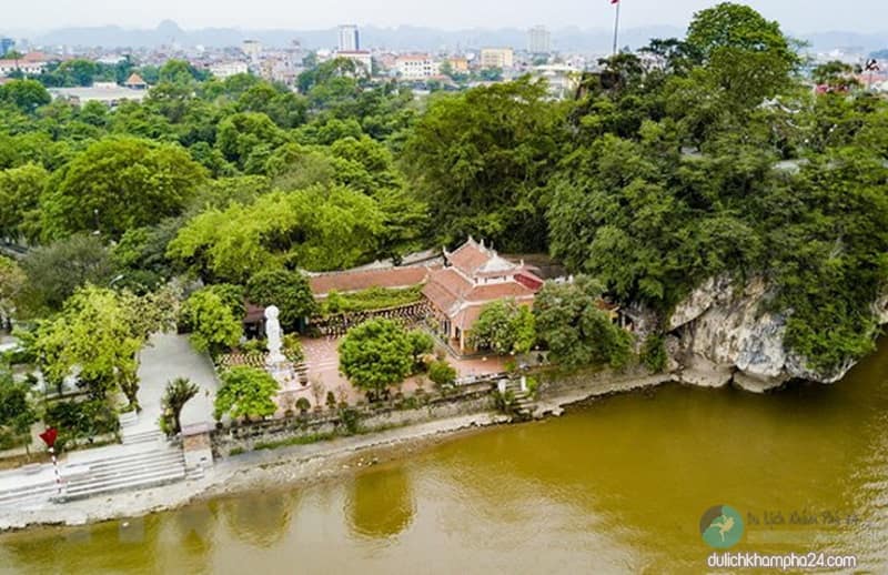 Pagodes et temples bouddistes Les plus Sacrés de Ninh Binh Pagode Non Nuoc