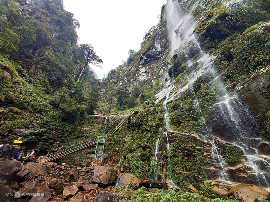 Nhiu Co San - La montagne de la corne du buffle, 2965 mètres, La 9ème plus haute montagne du Vietnam Nhiu Co San - La montagne de la corne du buffle, 2965 mètres, La 9ème plus haute montagne du Vietnam
